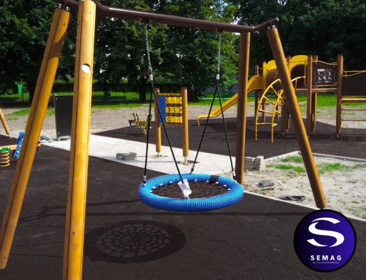 Plac zabaw czarne.png