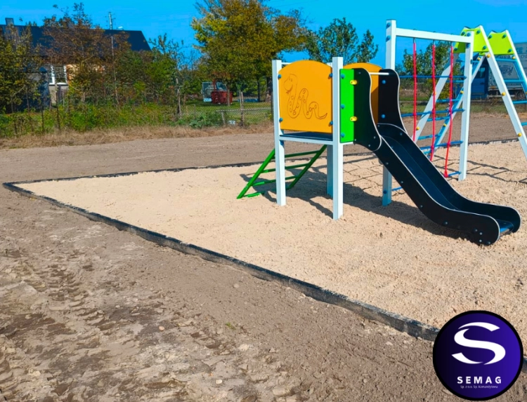 Krawężnik elastyczny KEB czarny, obrzeże gumowe na plac zabaw semag .png