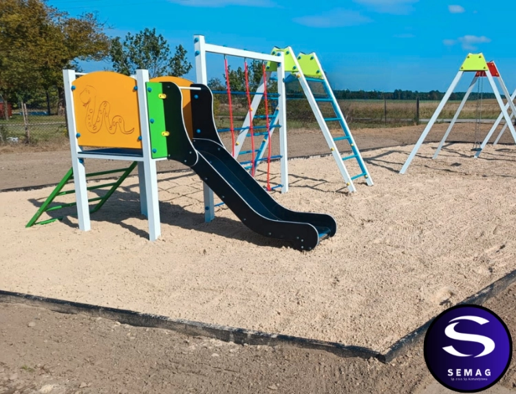 Krawężnik elastyczny KEB czarny, obrzeże gumowe na plac zabaw  (1).png