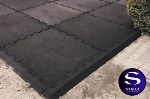 czarny ogranicznik rogowy do puzzla na plac zabaw gumowy semag zabrze.png