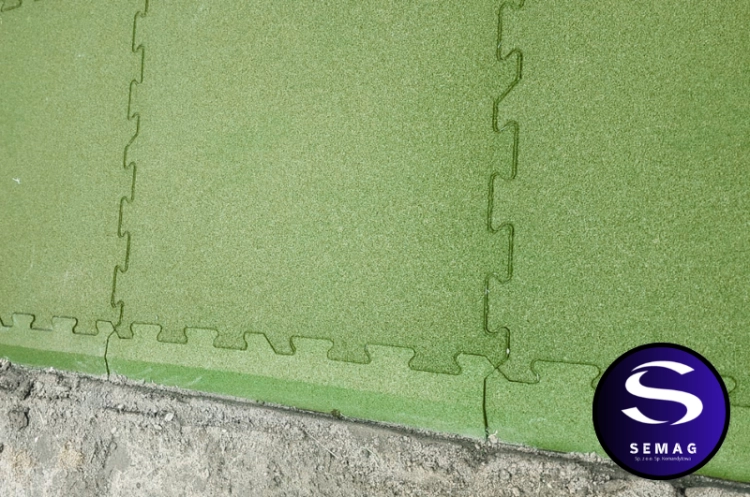 Zielony ogranicznik do puzzla na plac zabaw gumowy semag zabrze.png